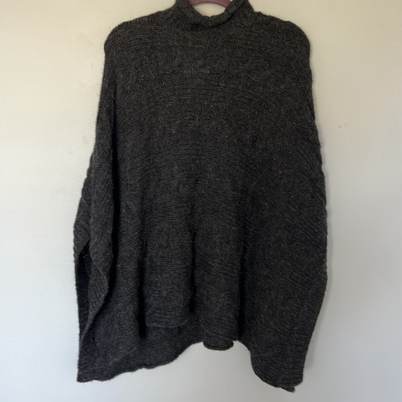 Simply Natural Designs poncho/cape. Dark gray knit, 100% baby alpaca. Beautiful! - Picture 4 of 6